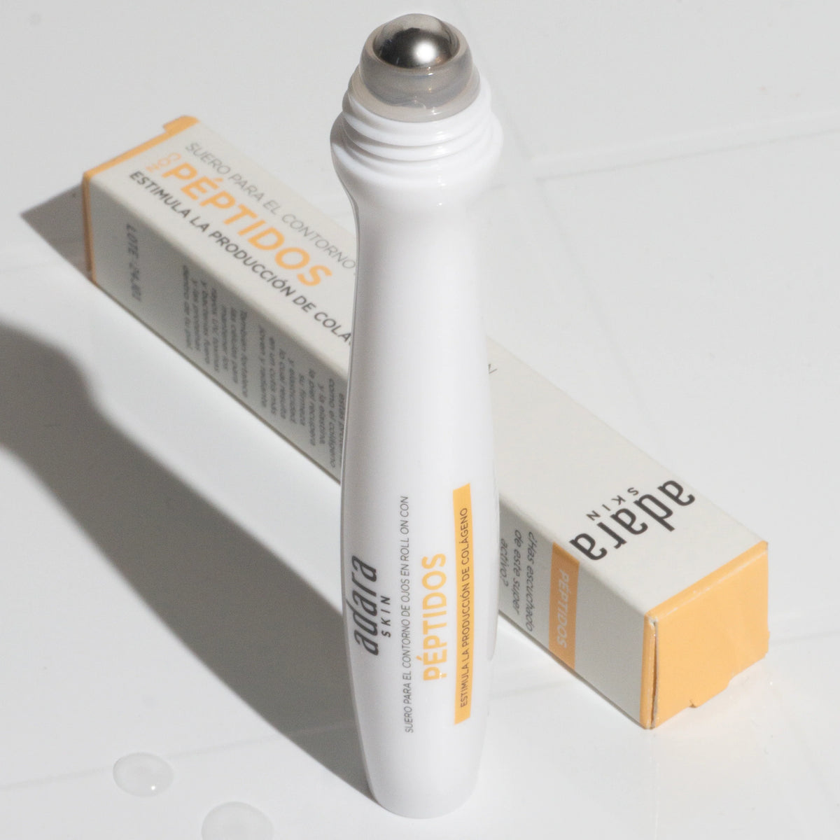 Adara Skin Suero para Contorno de Ojos Con Peptidos en Roll On